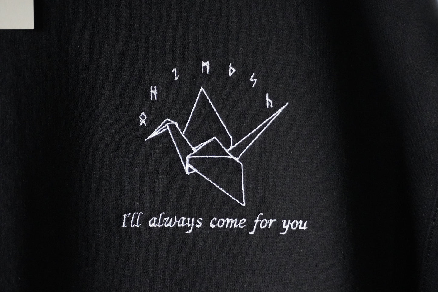 Manacled embroidered crewneck in black